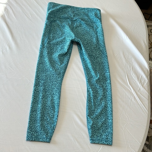 Athleta Ultimate Stash Textured 7/8 Tight Leggings Stash Pocket Size Medium - Picture 8 of 10